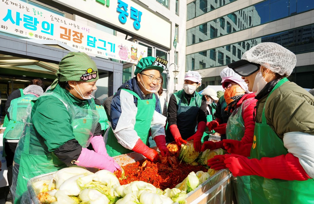 중랑구 새마을부녀회, 사랑의 김장 6천kg으로 온정 가득한 겨울나기 지원