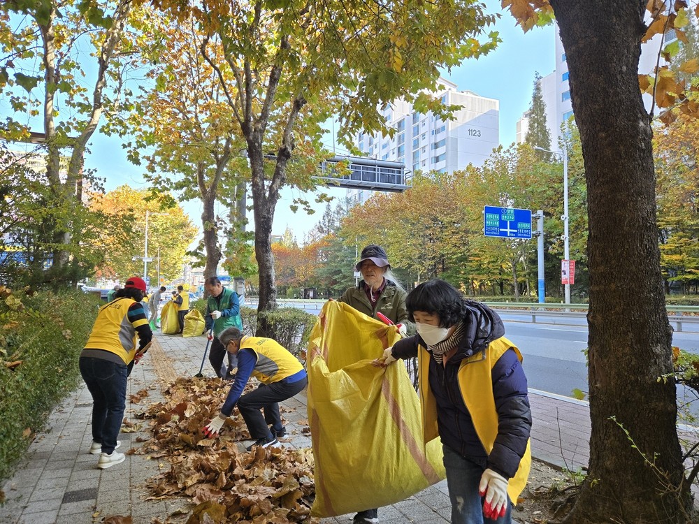 군포시 산본2동, 가을맞이 마을 대청소로 깨끗한 마을환경 조성