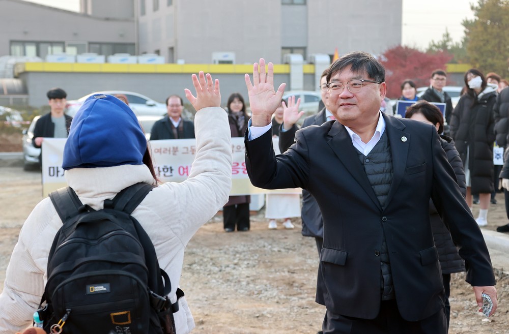 괴산군, 수능 수험생 격려…“노력의 결실 맺길”