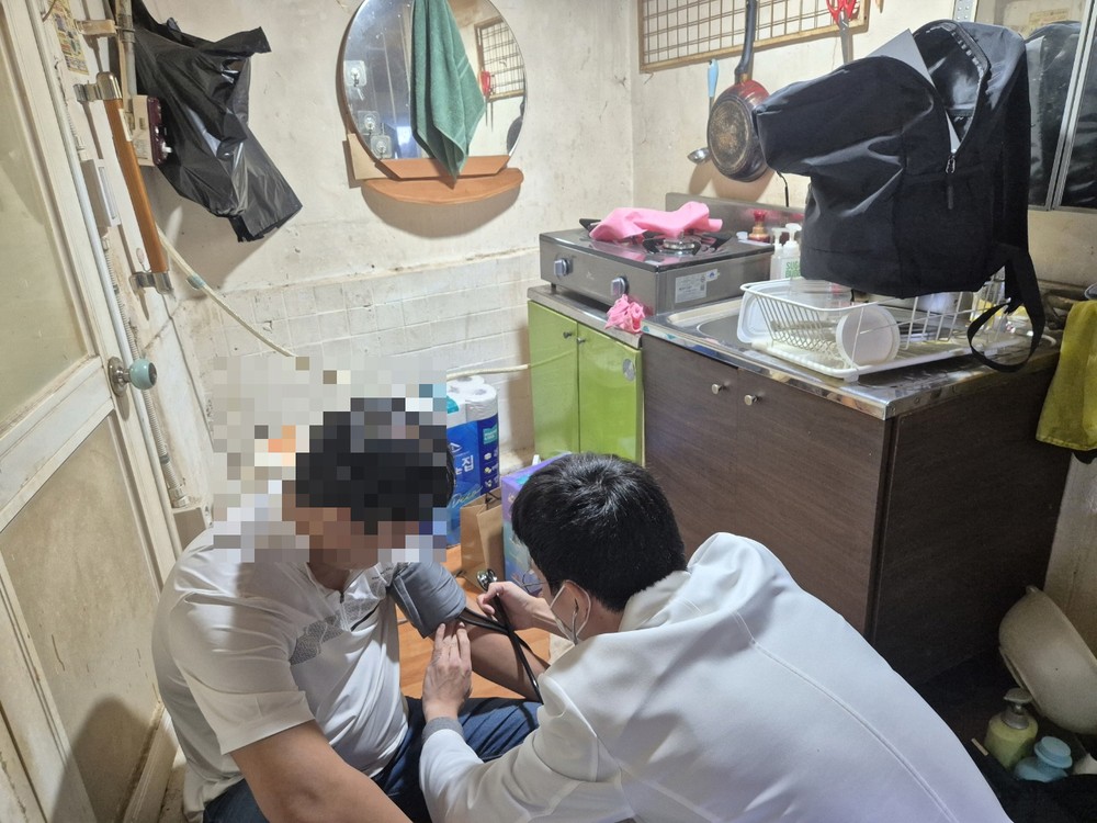 동인천동, 겨울 맞아 고독사 위험 중장년 1인 가구 방문
