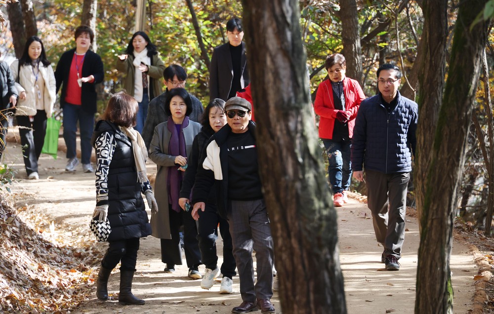 대전 동구, 주민 염원 담은 ‘성동산 맨발길’ 현장 점검 실시