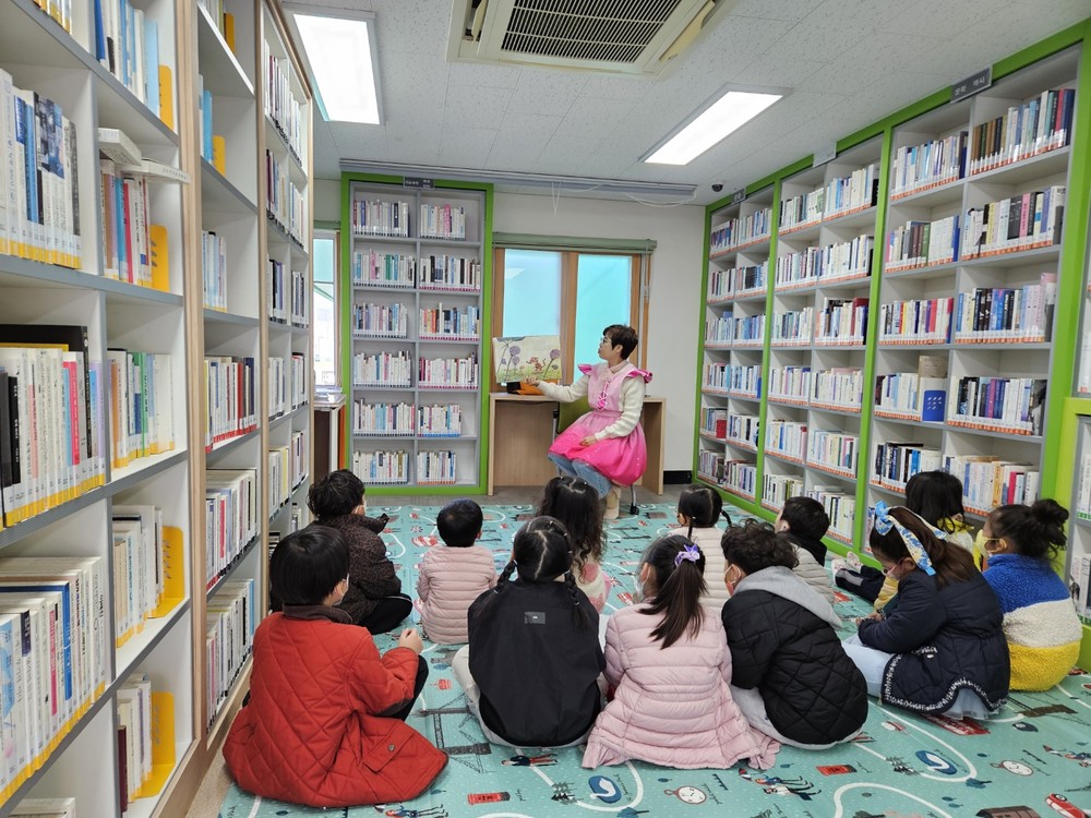 봉래2동 찬새미작은도서관, 독서문화 프로그램 ‘동화 속으로 풍덩’ 성료