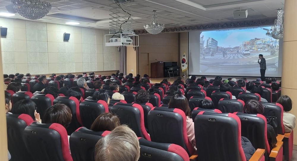 한문철 변호사, 수영구에서 교통안전 특강 성료