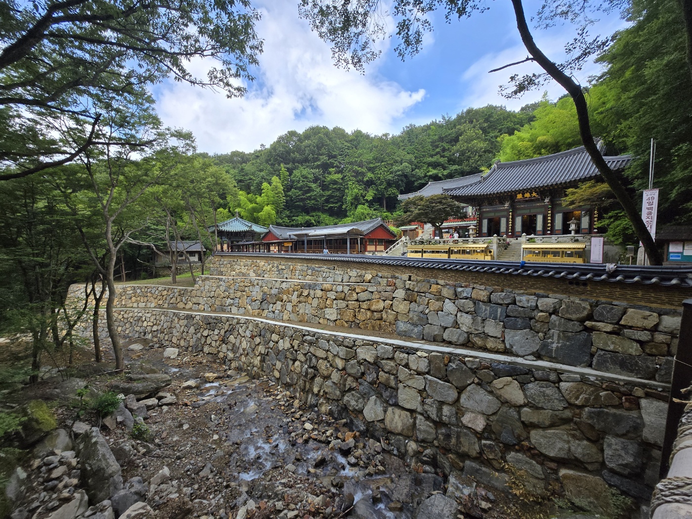 양산시·홍룡사, 대웅전 주변 석축정비 공사 준공