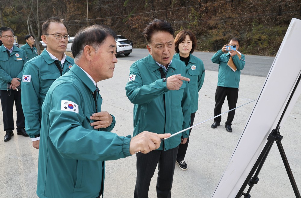김영환 충북도지사, 영동군 AI 방역 현장 긴급 점검