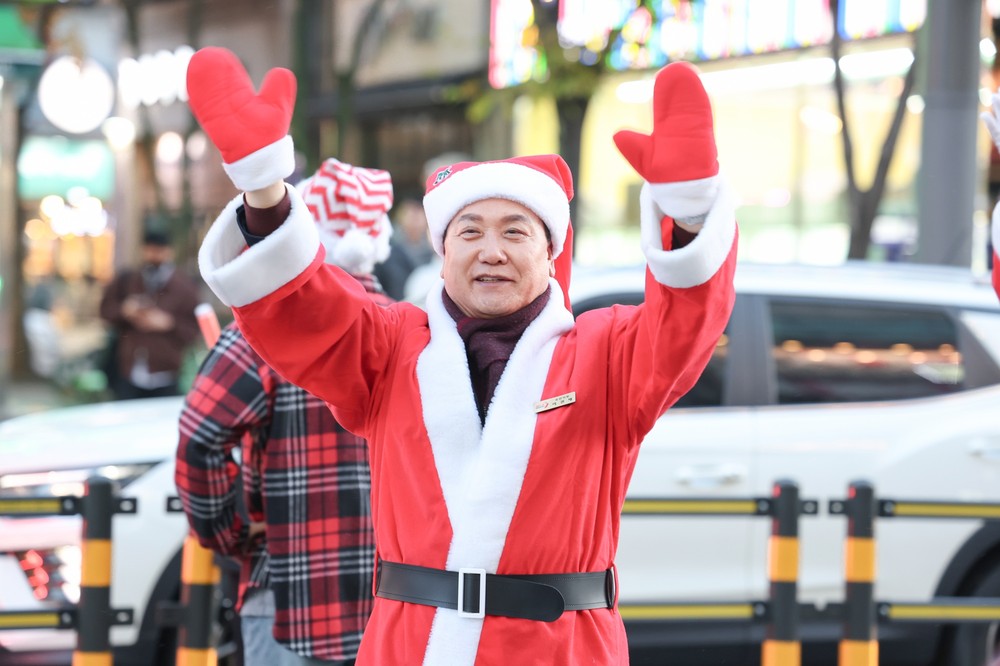 오산시, ‘오(Oh)! 해피 산타마켓’화려한 막 올라