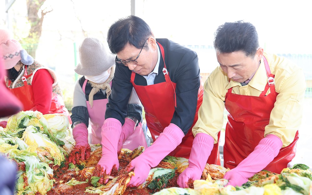 함평군 새마을부녀회, 9개 읍면에 김장 김치 전달…지역 온정 확산