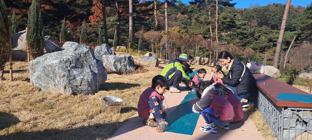 예산군, 봉수산수목원 암석체험원·유아숲해설 연계 운영 ‘큰 호응’