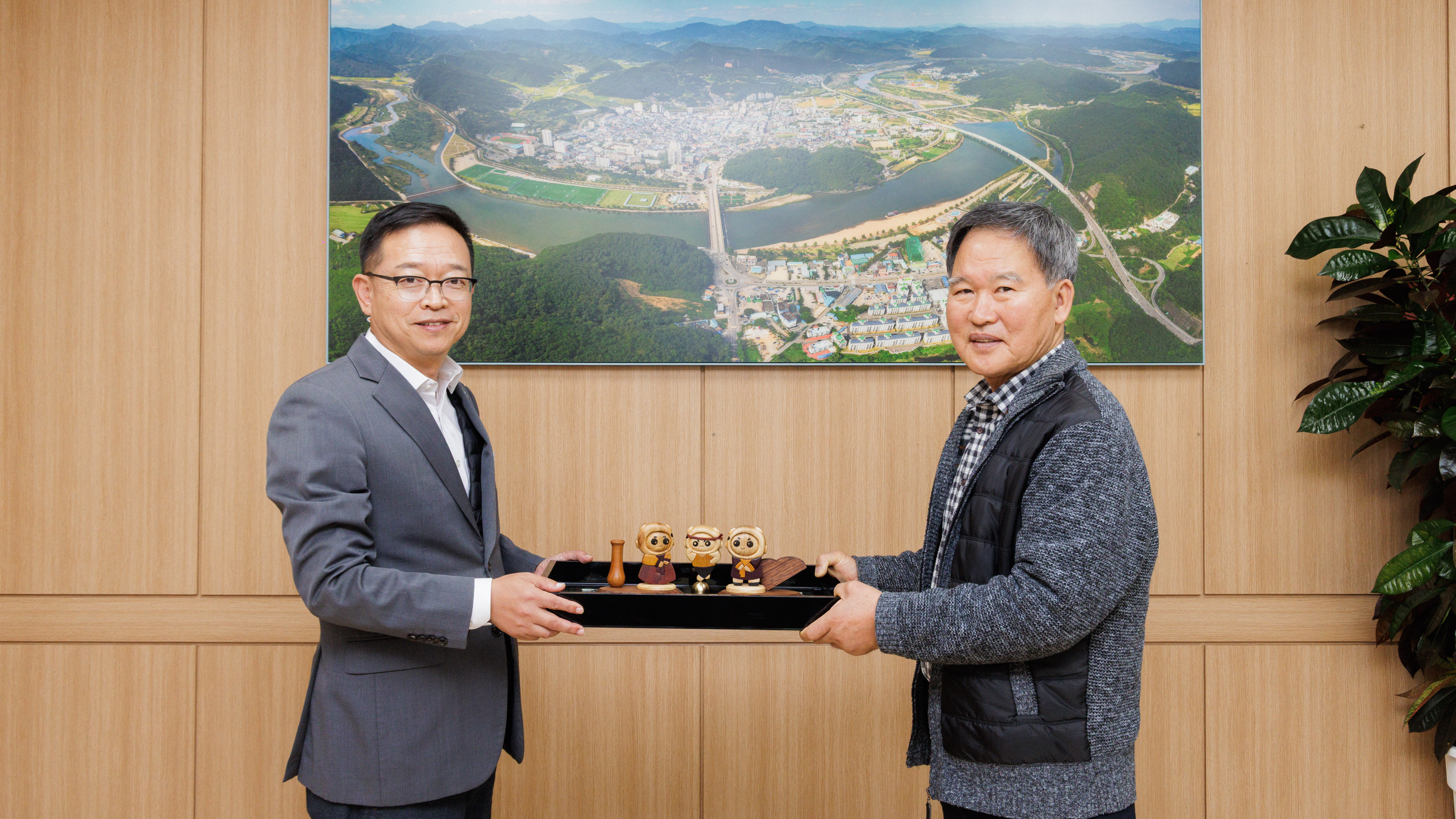 합천공예품 경진대회 대상 수상작품, 합천군에 기증
