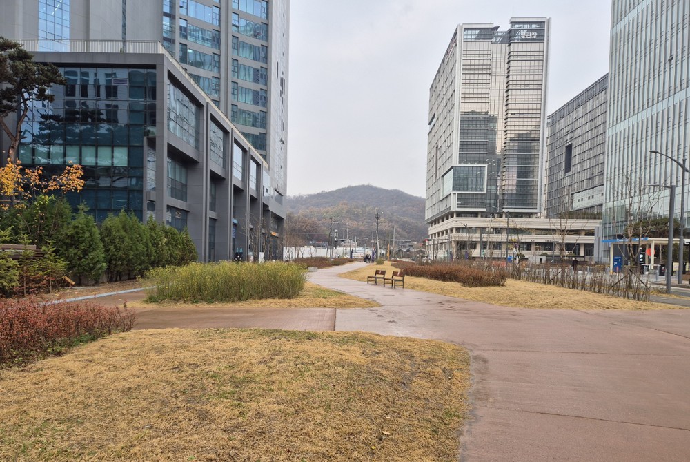 과천시, 지식정보타운 유휴부지 활용 산책로·생활쉼터 조성 완료