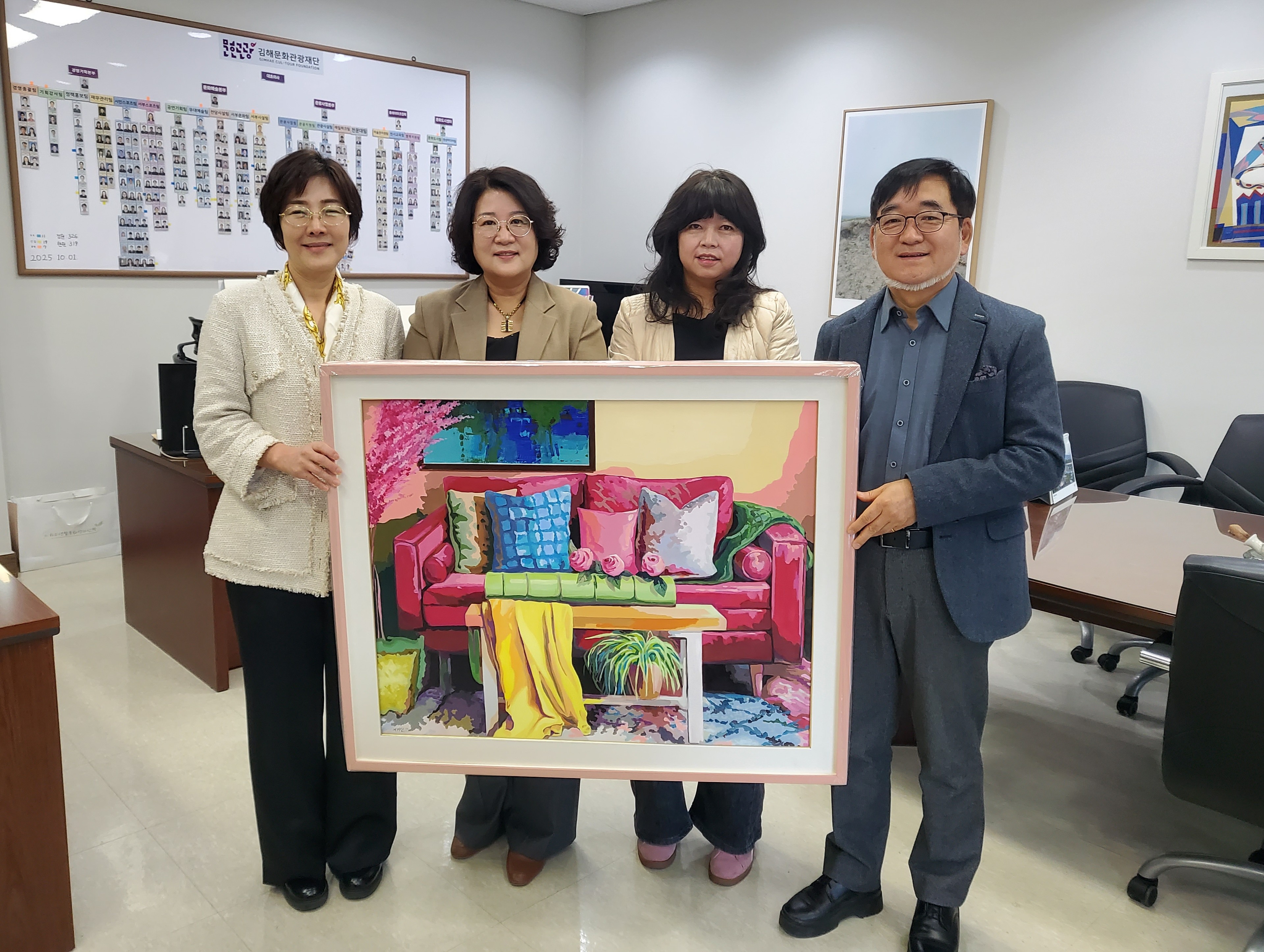 김해문화관광재단 윤슬미술관, 김해미술대전 대상작 2점 기증받아 소장품 등록
