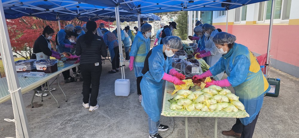 동해시수협, 100주년 맞아 김장김치 450박스 취약계층에 전달