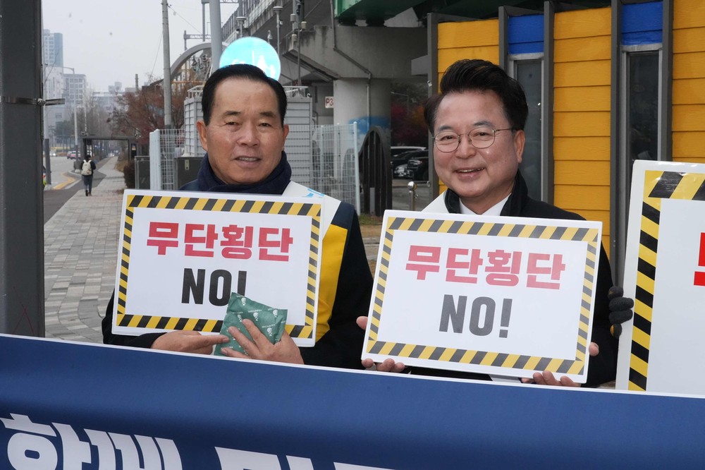횡단보도 앞 ‘일단정지’… 춘천시 교통안전 캠페인