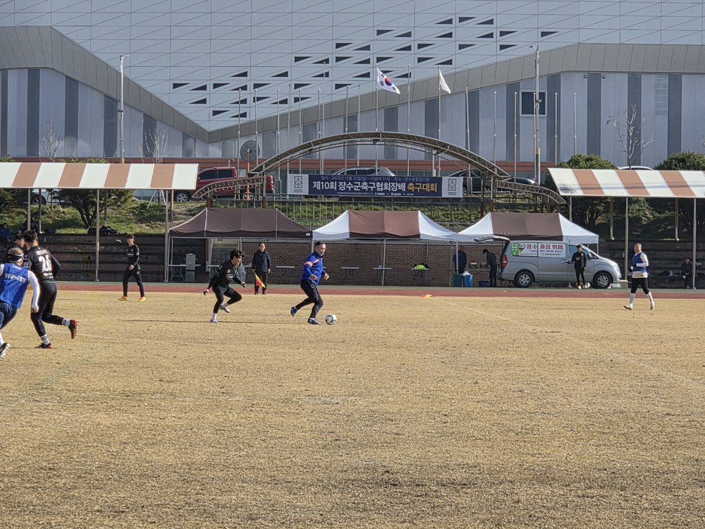 장수군, ‘2025년 장수군축구협회장배 축구대회’ 성황리 개최
