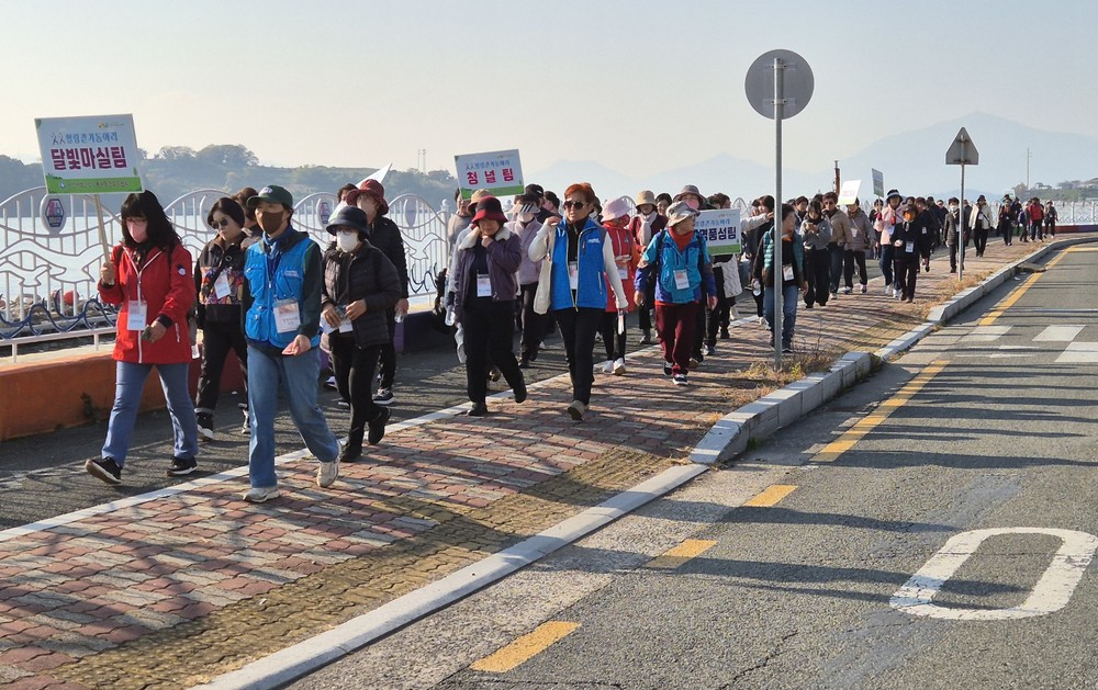 사천시 동서동 건강위원회, 걷기동아리 '다! 함께 걷기데이' 진행