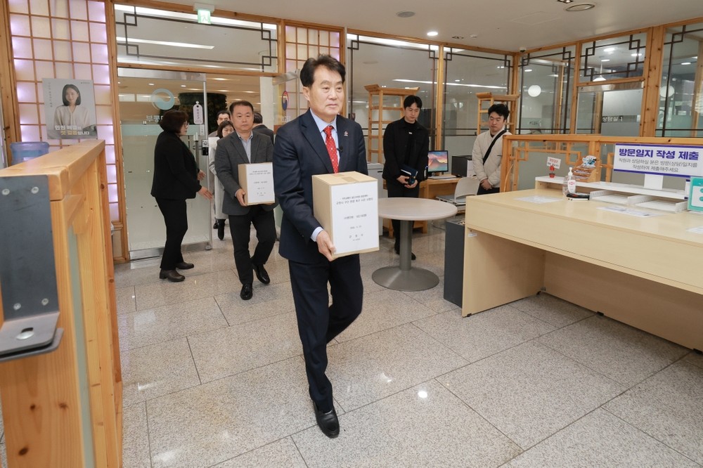 하은호 군포시장, 철도지하화 서명부 국토부에 전달