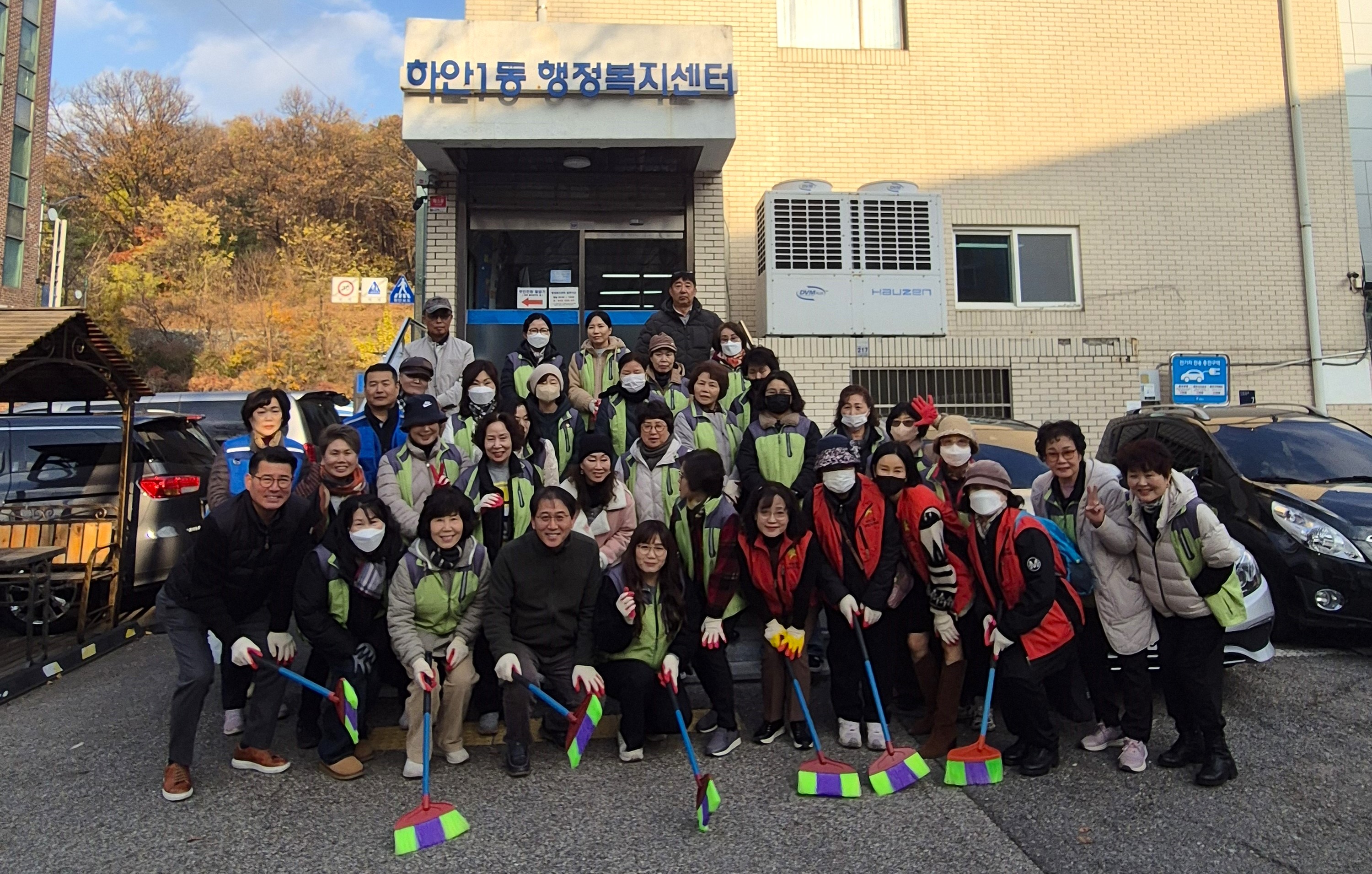 하안1동, 주민과 함께하는 가을 낙엽 청소 행사