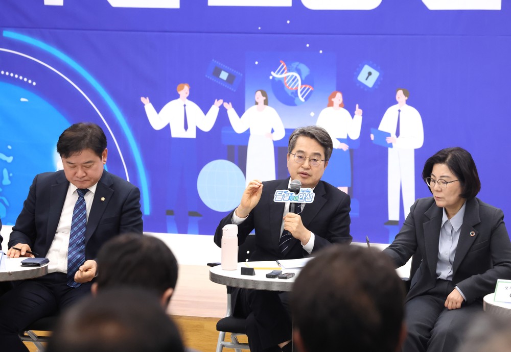 김동연 경기도지사, 안성 동신일반산단 방문…소부장 특화단지 현장 점검과 주민 의견 수렴 병행