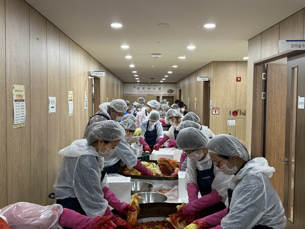 용산구, 중장년 1인가구와 함께하는 ‘행복한 밥상 김장김치 담그기’ 행사 개최