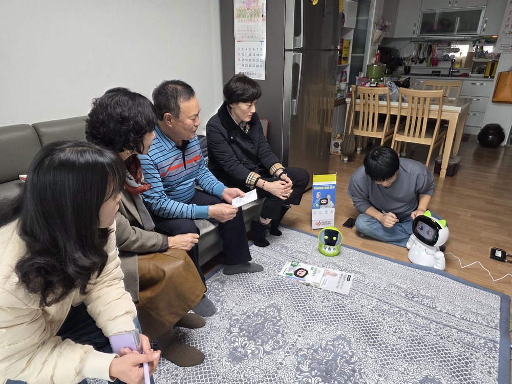 담양군, 돌봄로봇 ‘다솜(K)’ 업그레이드… 치매환자·고위험군 60가구에 기기 교체