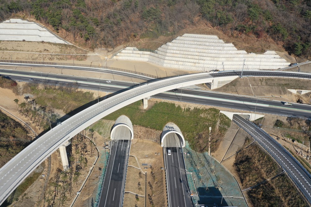 새만금-전주 고속도로 개통, 전주 산업·관광 지형 바꿀 전환점 마련