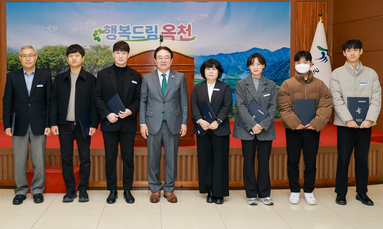 옥천군, 2025년 하반기 적극행정 우수공무원 9명 선정