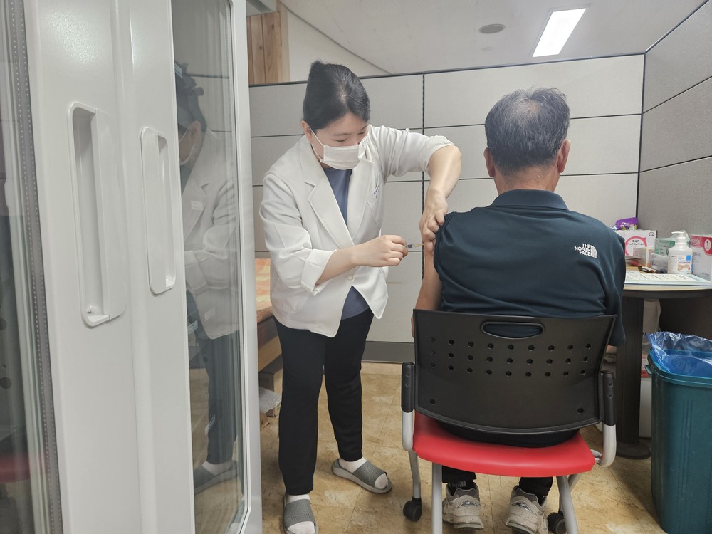 강진군, 50세 이상 군민 대상포진 무료 예방접종 전면 시행