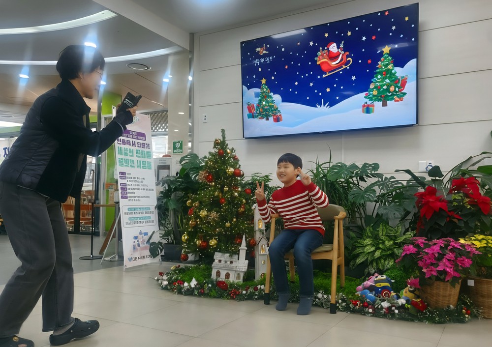 과천시 도서관, 겨울 분위기 가득한 시민 휴식공간으로 단장