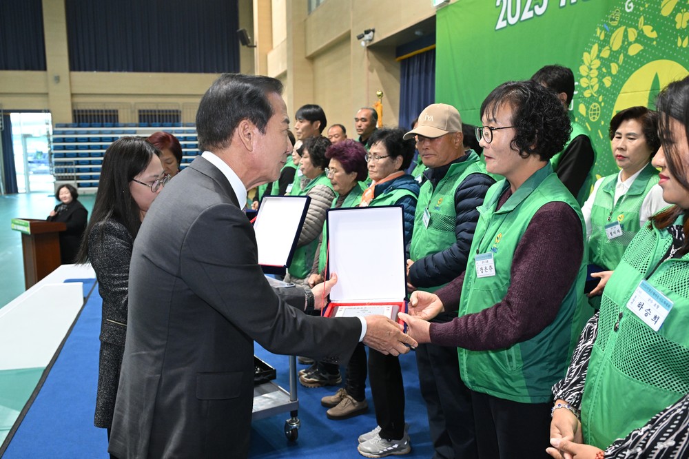 2025 거창군새마을지도자대회 개최, 유공 지도자 포상 및 사업성과 보고
