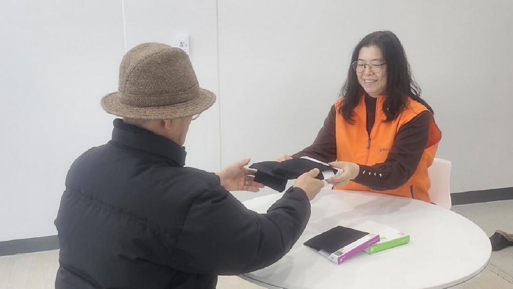 하남시미사노인복지관, 지역사회 1인 취약 가구 어르신 120명 대상 유니클로 히트텍 전달