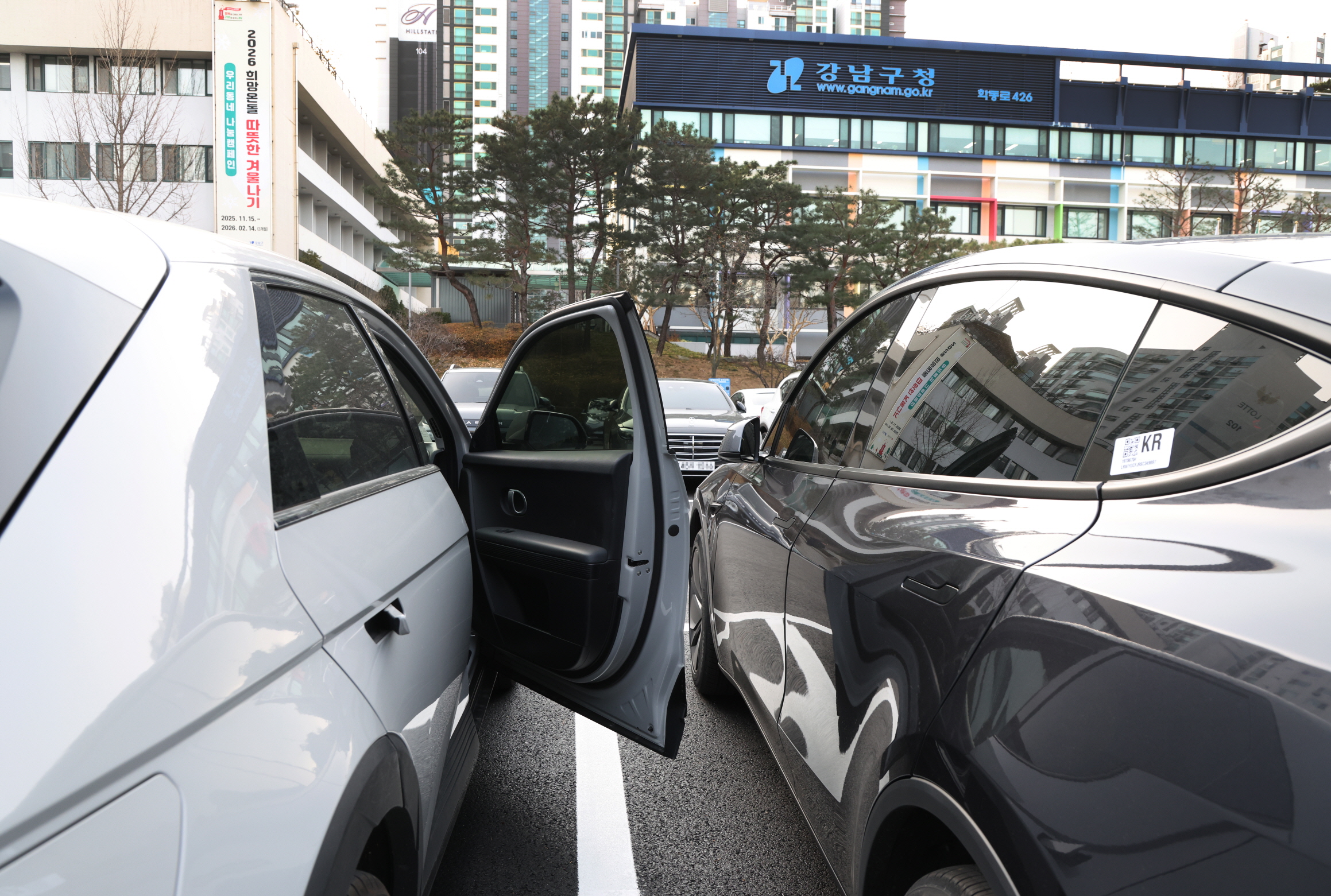 “문콕 걱정 끝!” 강남구, 구청 주차장 주차면 넓혔다