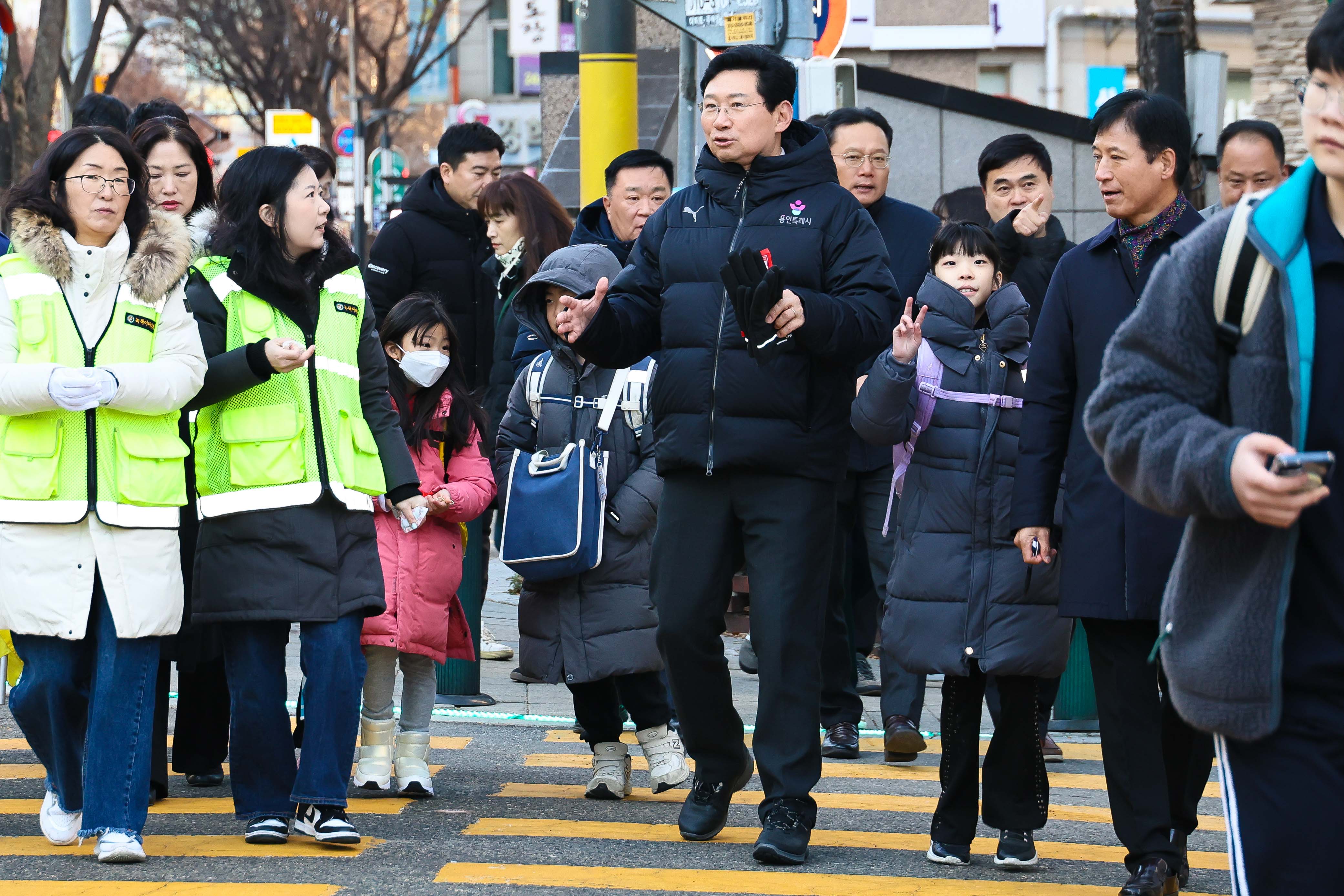 이상일 용인특례시장, 대지초‧능원초 방문해 통학로 등 점검