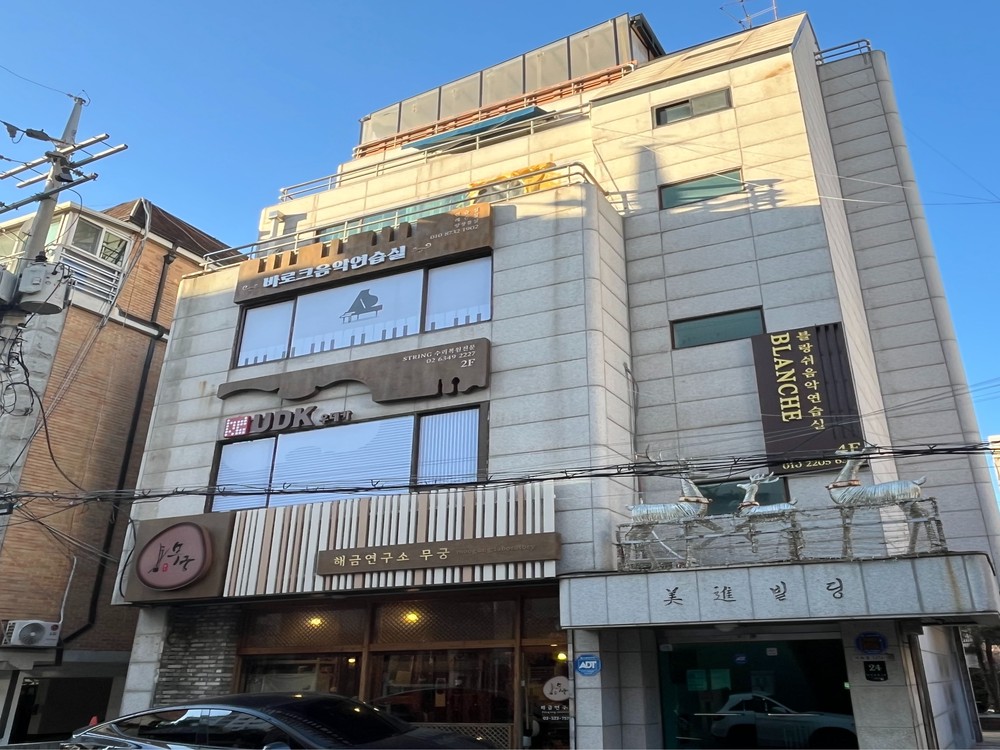 서초구, 청년과 함께한 간판개선사업으로 서리풀 악기거리 새 단장