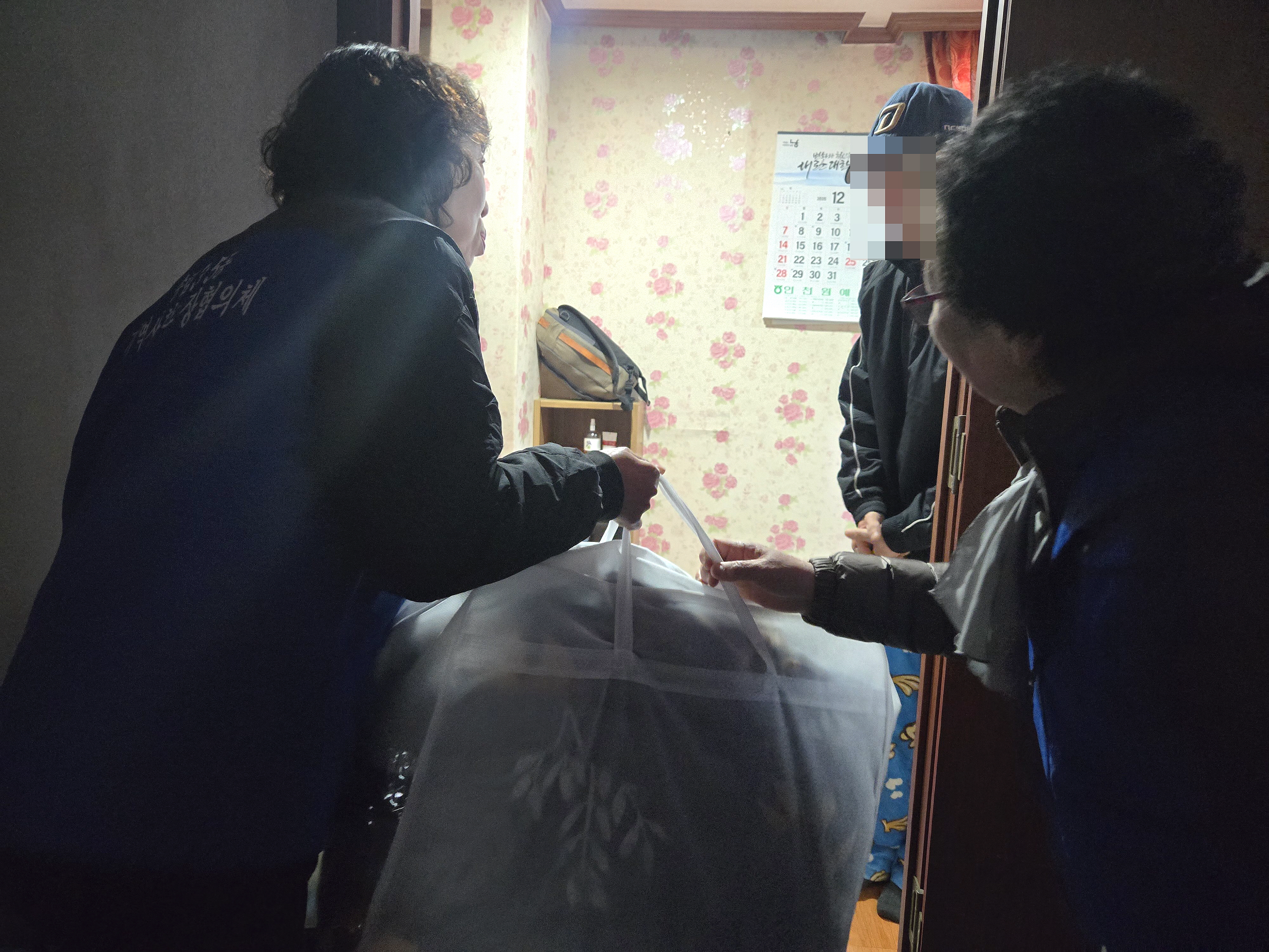 동구 송림3·5동, 취약계층에 방한 용품 전달