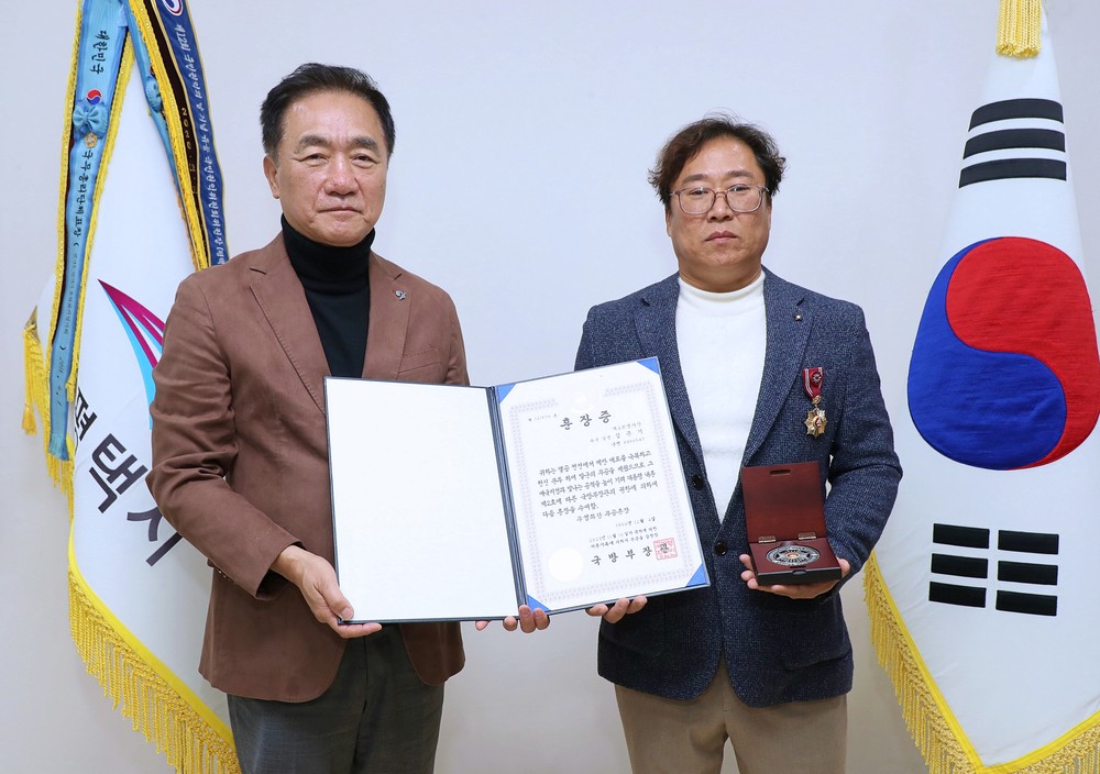 평택시, ‘6․25전쟁 故 김준기 님 무공훈장’ 손자에게 전수