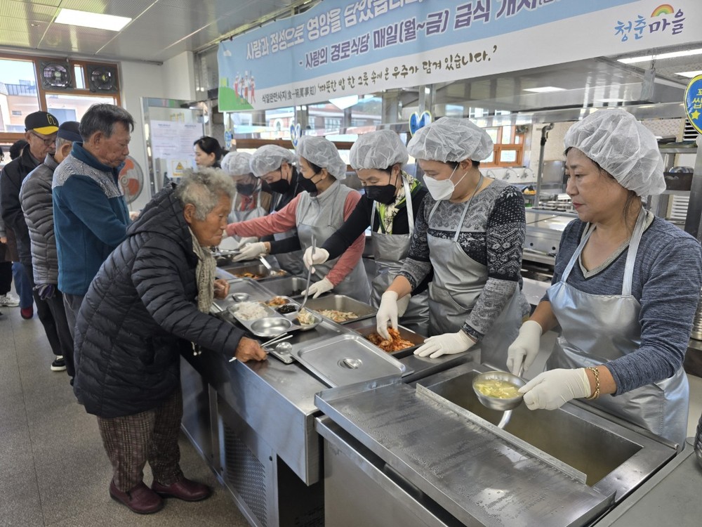 함평군 한여농, 9년째 이어온 어르신 급식 봉사…지역사회 버팀목 역할 ‘톡톡’