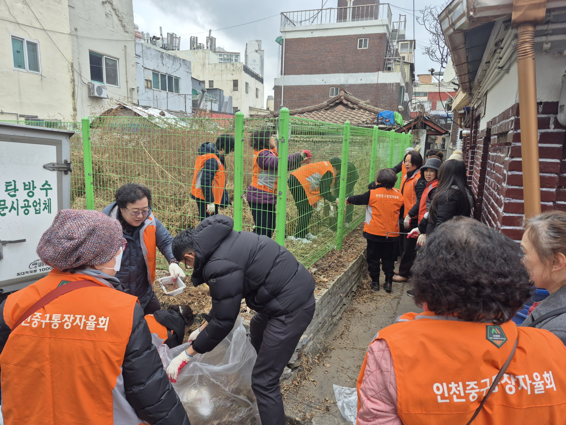 신흥동 통장자율회, 빈집 및 주변 도로 환경 개선 나서