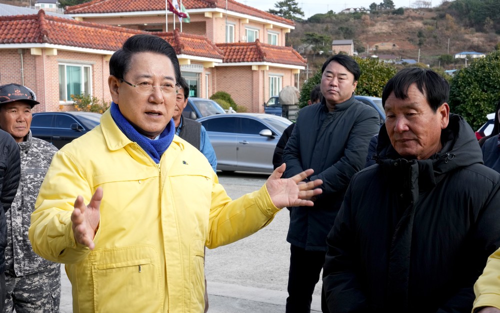 김영록 지사, 완도 미역 피해 양식장 찾아 현장 점검