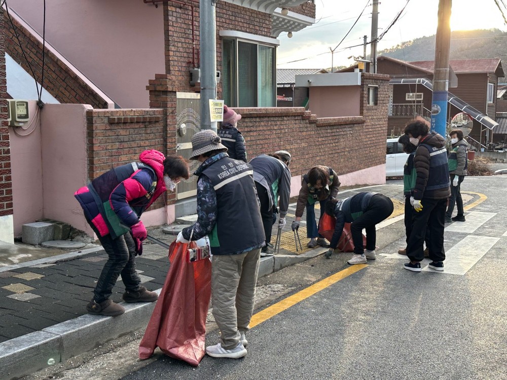 교동 여성민방위기동대, 지역 환경정비 실시