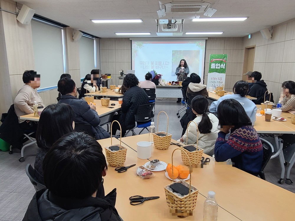 창원특례시, ‘2025년 학교밖 청소년 졸업식’ 성공적 개최