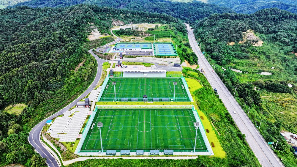 괴산군, 전국 12개 축구팀 동계 전지훈련 유치…선수단 400여 명 방문