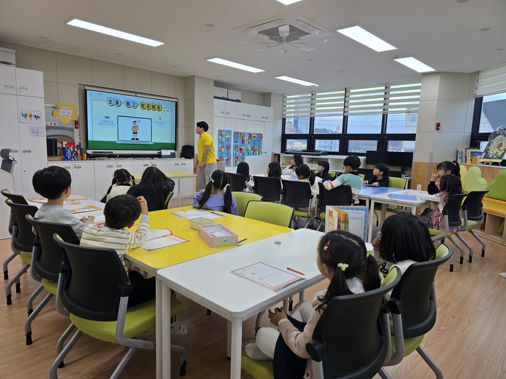 여주시 다함께돌봄센터 교동점, KB국민은행·YMCA 대학생 봉사단과 아동 경제교육 운영