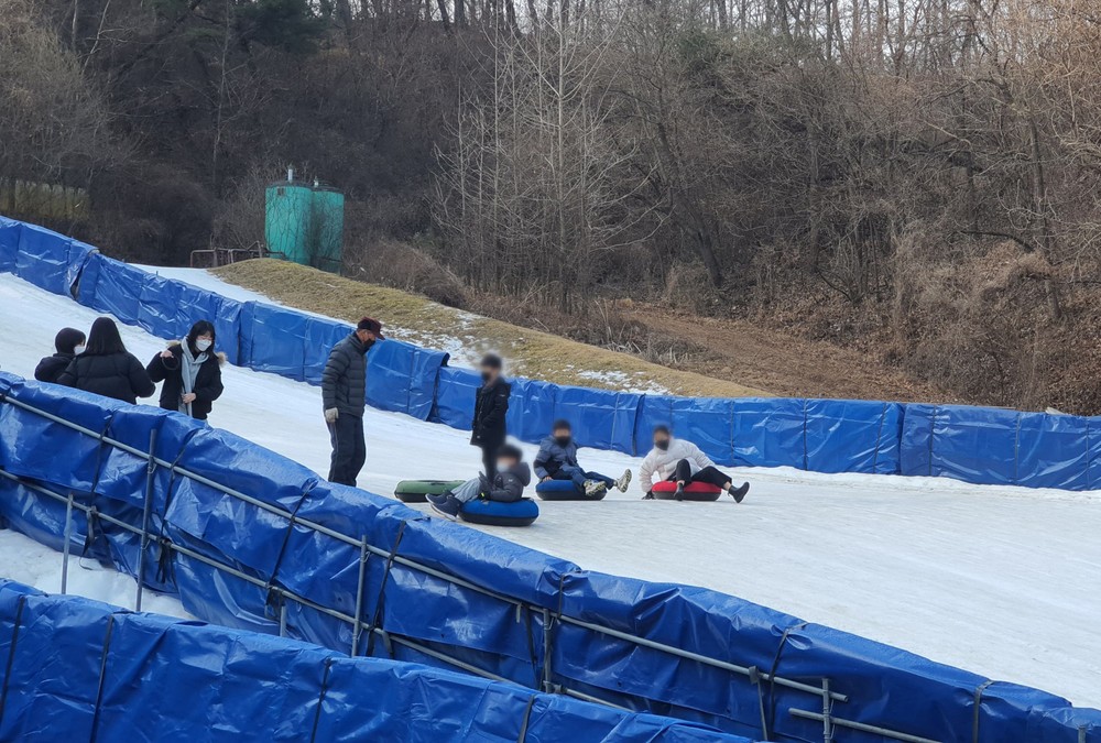 장수조이월드눈썰매장, 다자녀 출생가정에 ‘눈썰매장 무료이용권’ 지원
