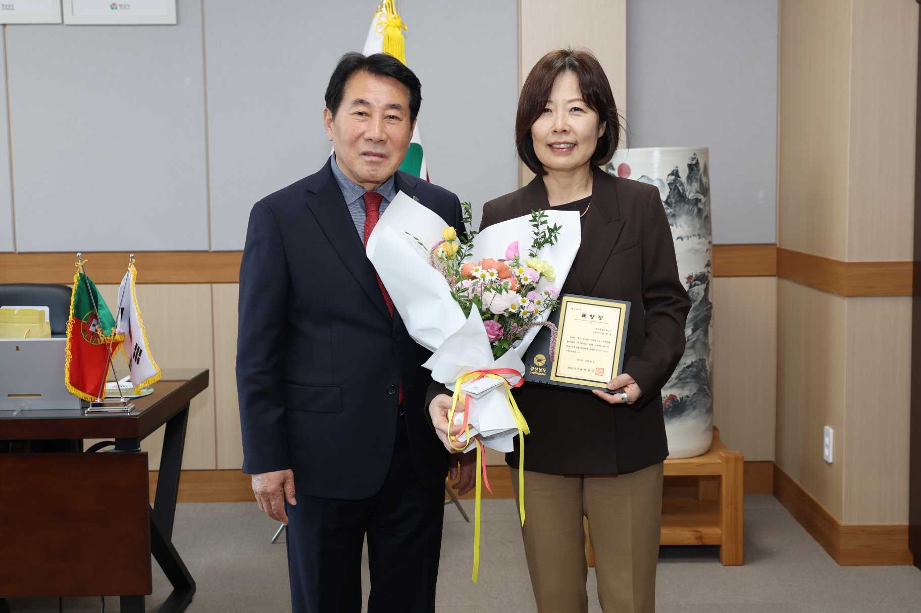 한국필립모리스(주) 윤희경 대표이사, 고용창출·지역사회 기여로 도지사 표창 수상