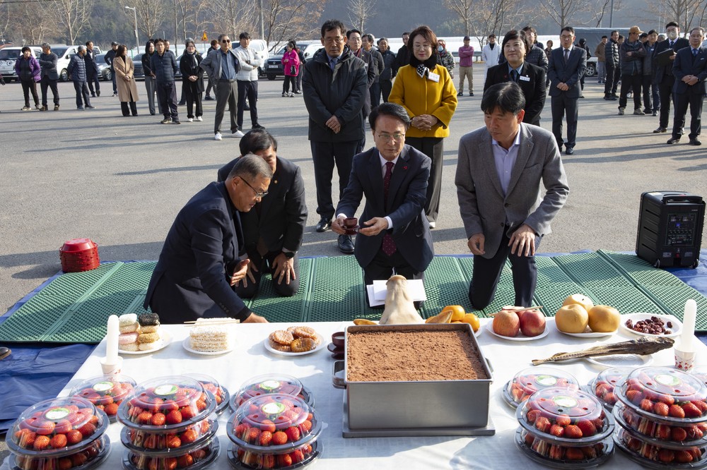 사천딸기, 올해 첫 출하 알리는 초매식 및 수출 행사 성황리 개최
