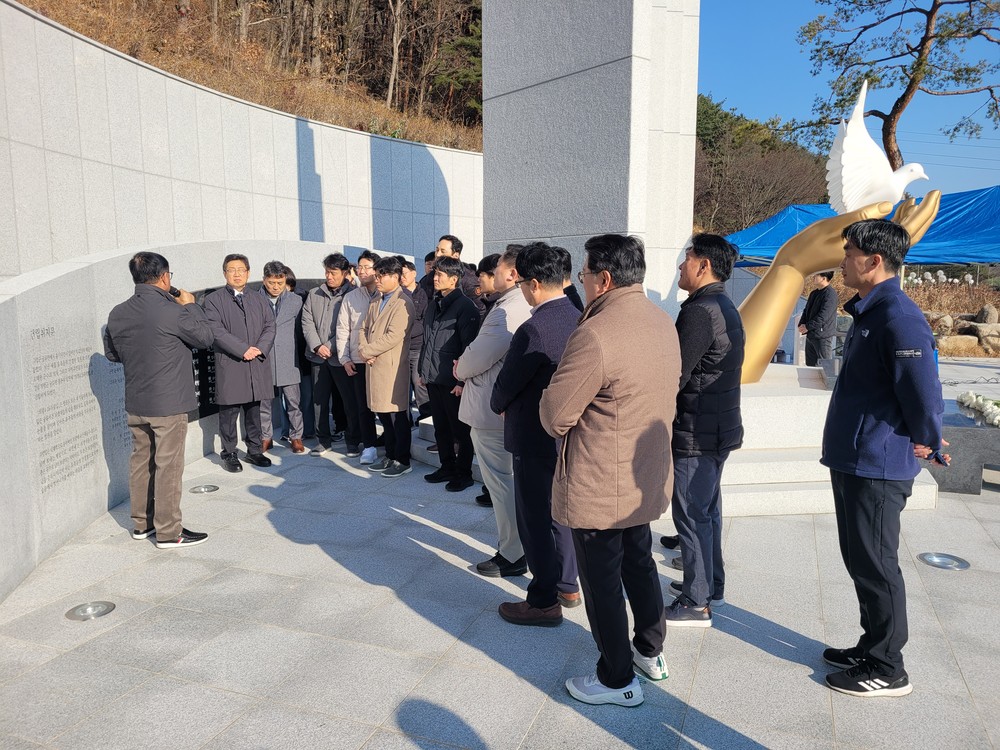 의령4·26추모공원, 총경급 교육생 67명 헌화·묵념…역사적 책임 되새김