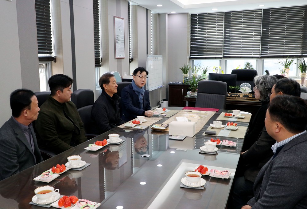 하동 옥종 딸기, 중남미 시장 첫 발..대한민국 최초 브라질 수출 성공