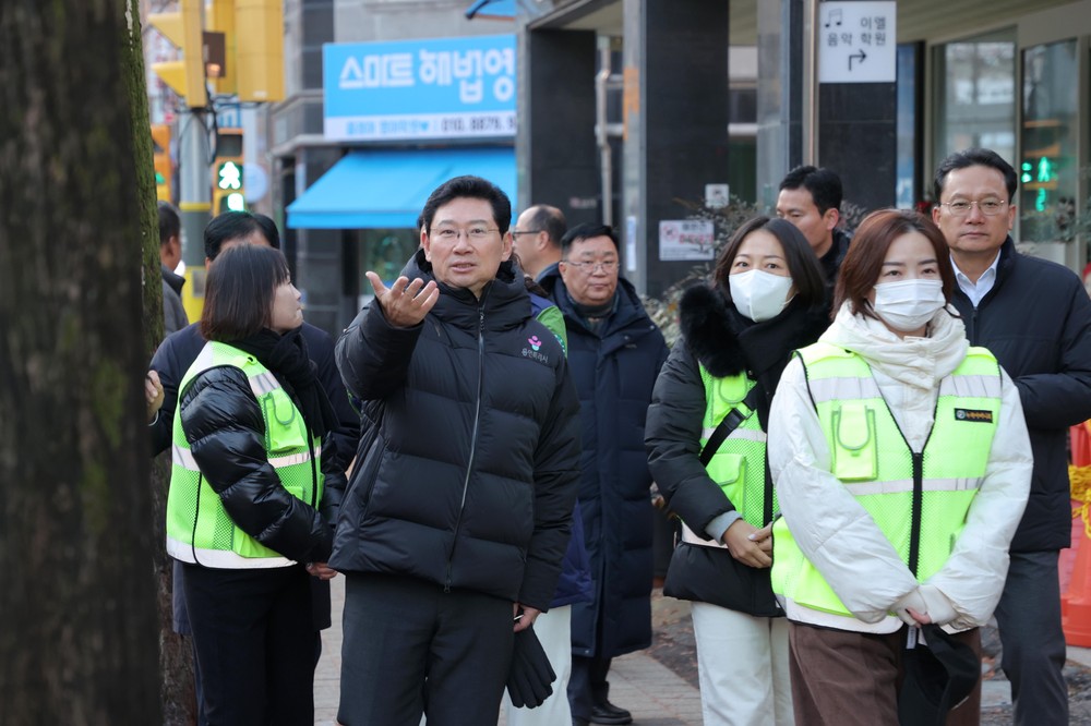 이상일 용인특례시장, 용인대일초 교통지도 봉사 참여
