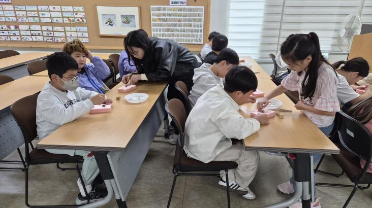 거창천적생태과학관, 겨울방학 맞이「점묘화 전시·3D현미경 체험」운영