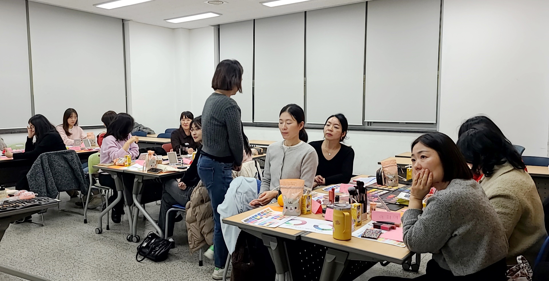 함안군립 칠원도서관, ‘하루만에 배우는 실전 메이크업’ 성료